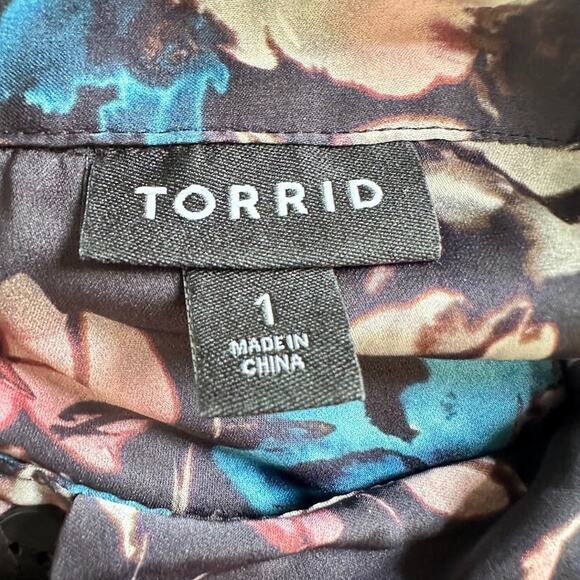 Torrid Madison Shirt Womens Size 1 1X Satin Button Up Blouse Long Sleeve Floral - Picture 6 of 9